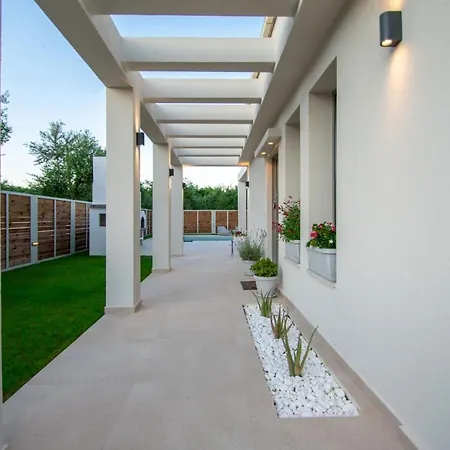 Villa Mandi & Jani By 