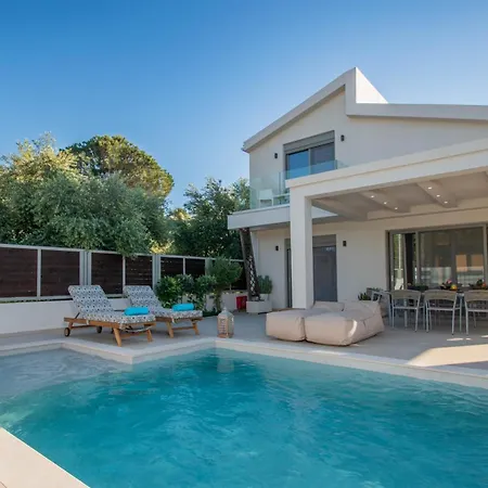 Villa Mandi & Jani By 